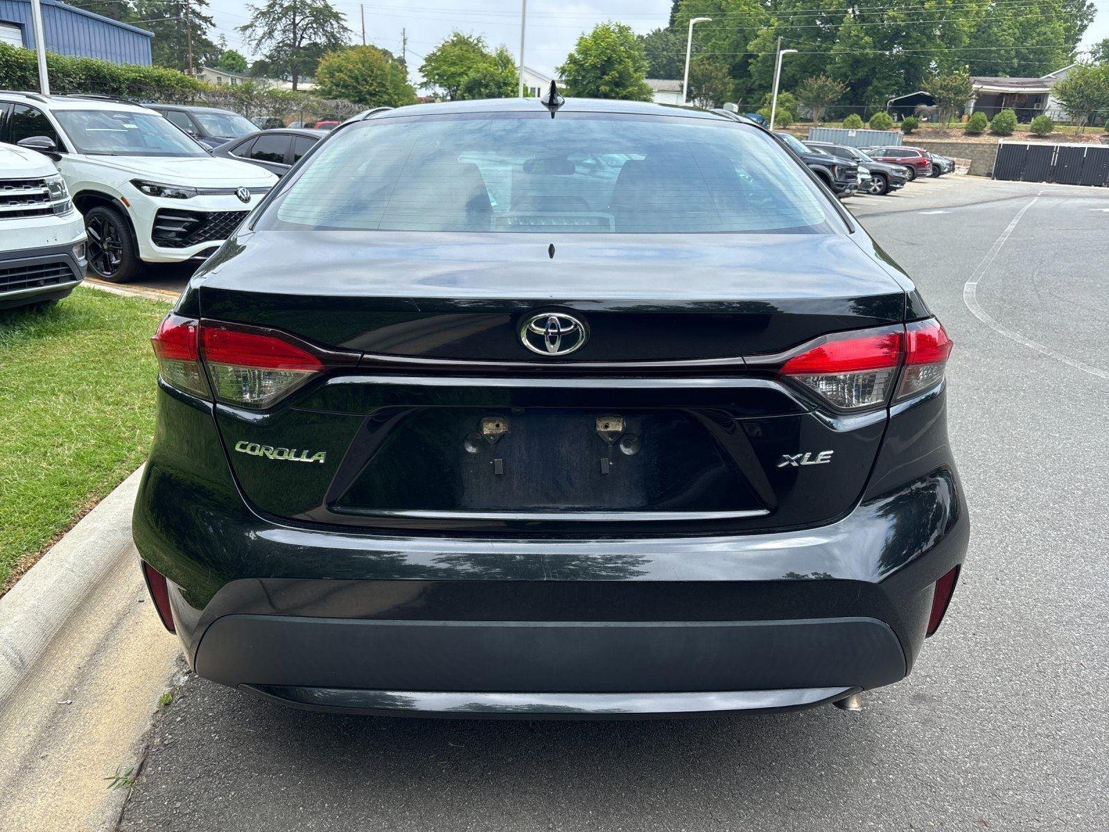 Used 2020 Black Sand Pearl Toyota XLE image 4