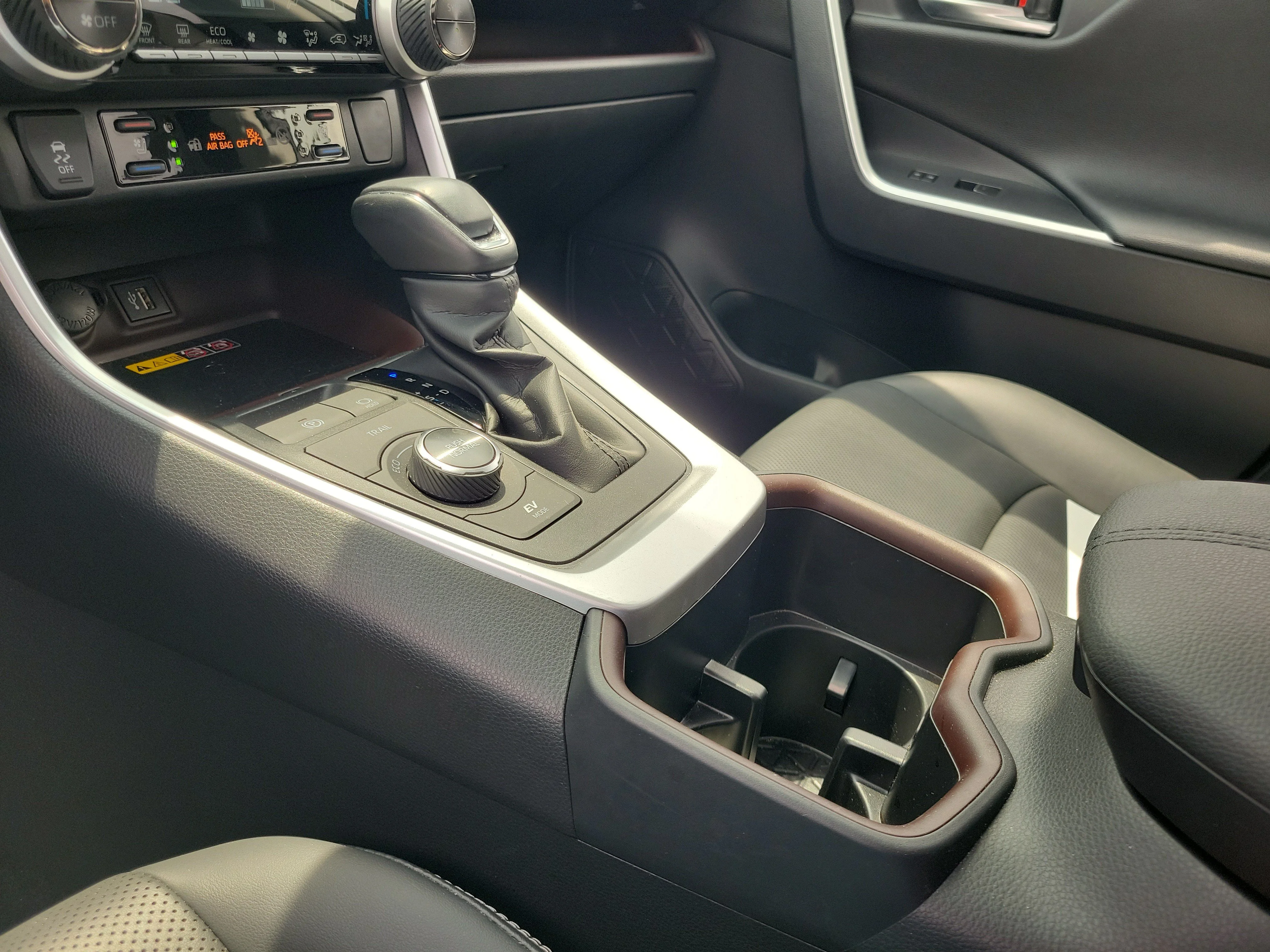 Certified Used 2024 Wind Chill Pearl Toyota Limited image 29