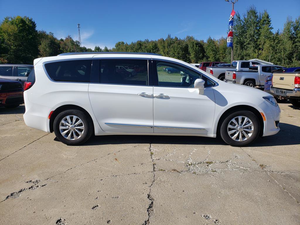 Used 2018 Chrysler Pacifica Touring L with VIN 2C4RC1BG0JR194390 for sale in Waterford, PA