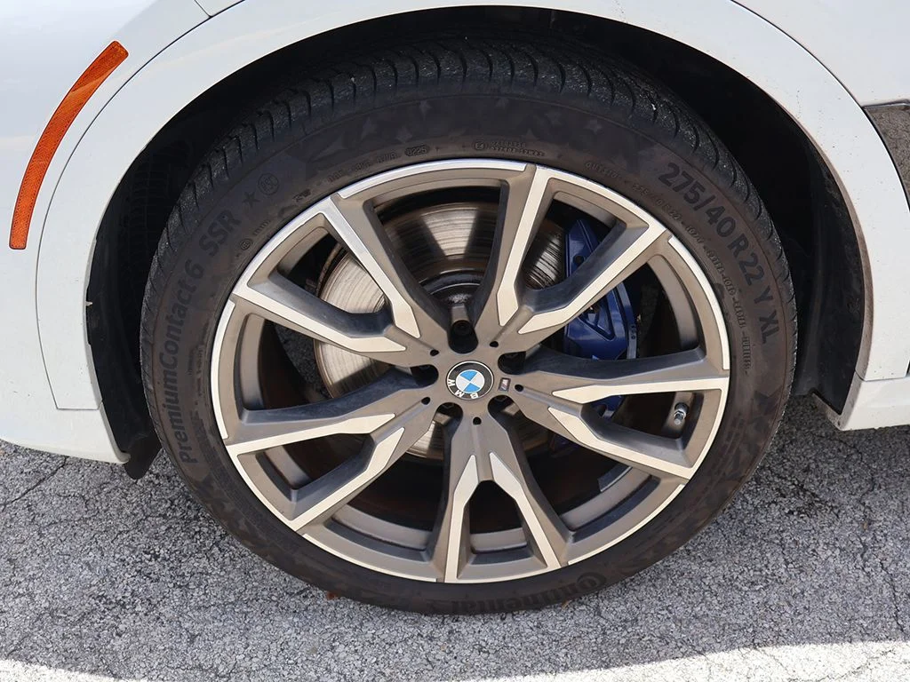 Used 2021 White BMW M50i image 28