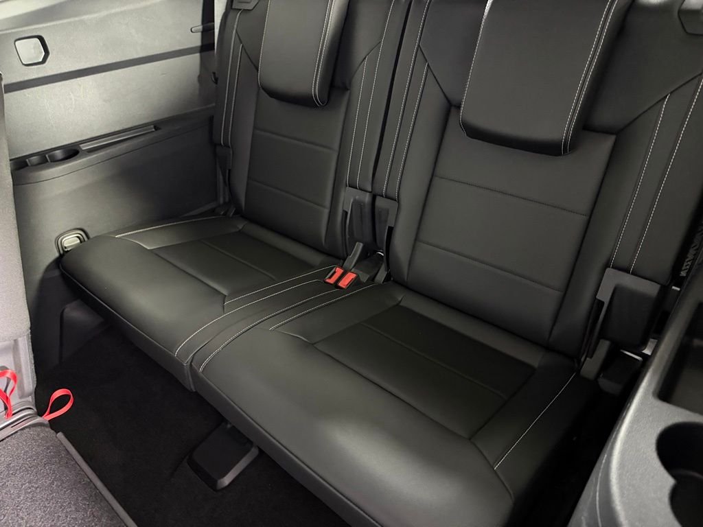 Used 2023 Black Volkswagen 3.6L V6 SE w/Technology image 26