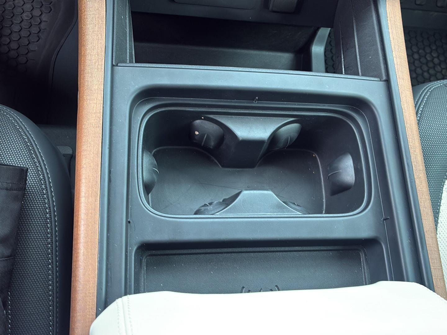 2024 Land Rover Defender X-Dynamic SE - Photo 33