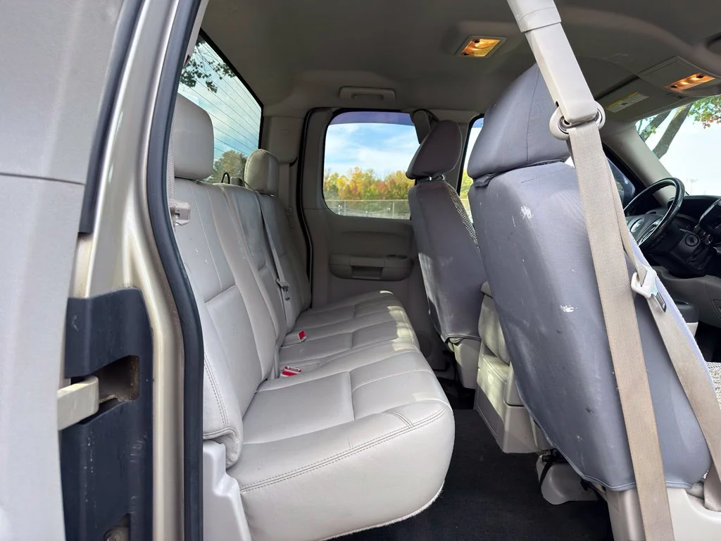 Used 2008 Silver Chevrolet LT image 23