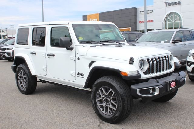 Used 2025 White Jeep Sahara image 1