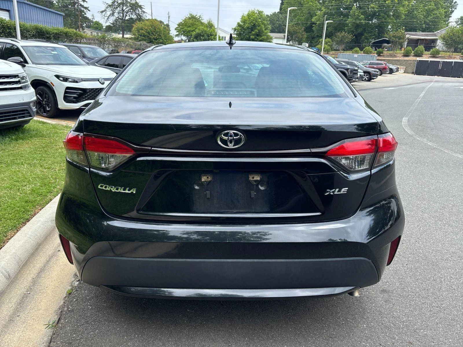 Used 2020 Black Sand Pearl Toyota XLE image 4