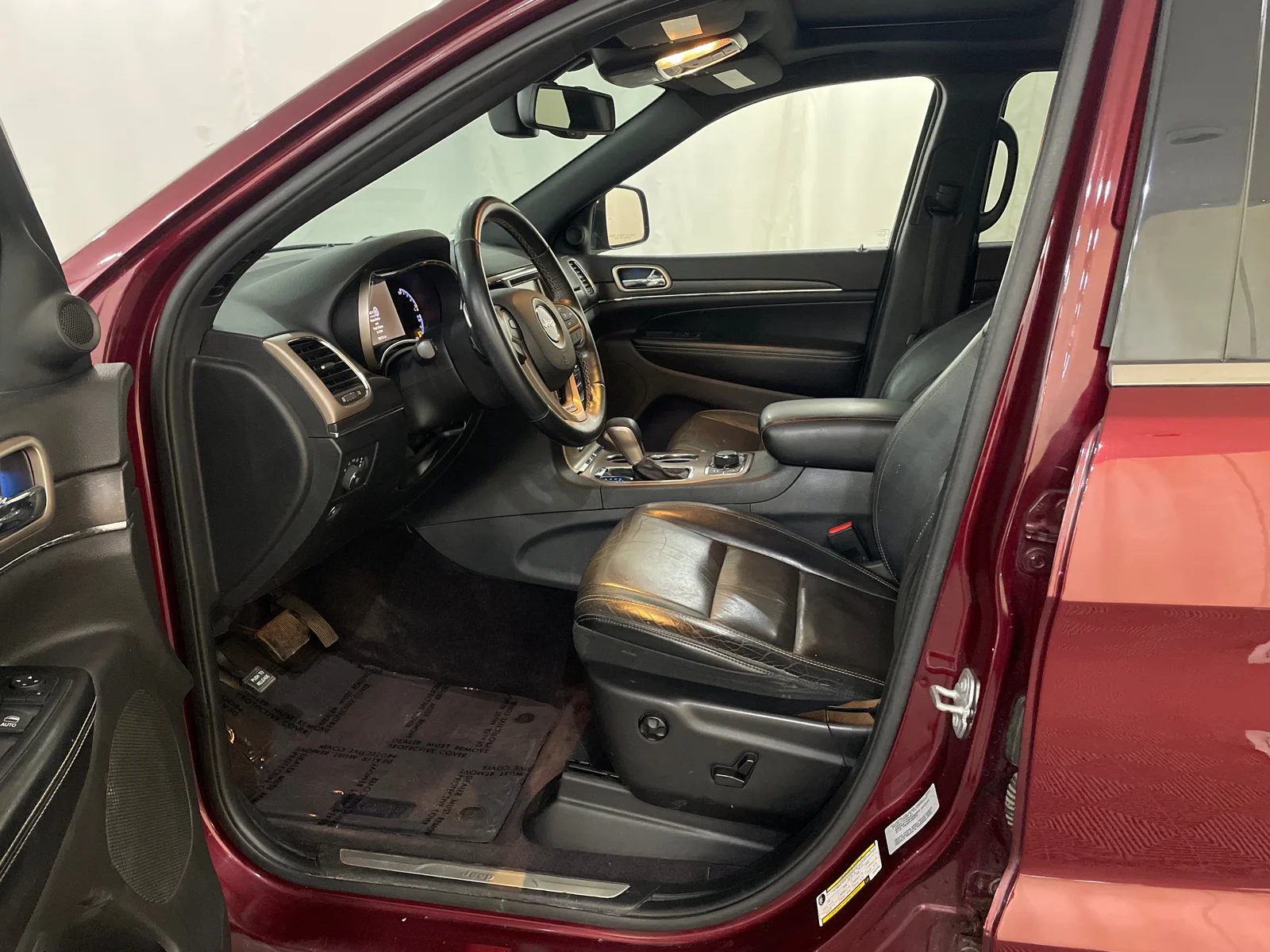Used 2016 Velvet Red Pearlcoat Jeep Limited image 12