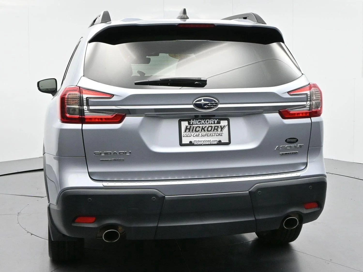 Used 2024 Ice Silver Metallic Subaru Limited image 6