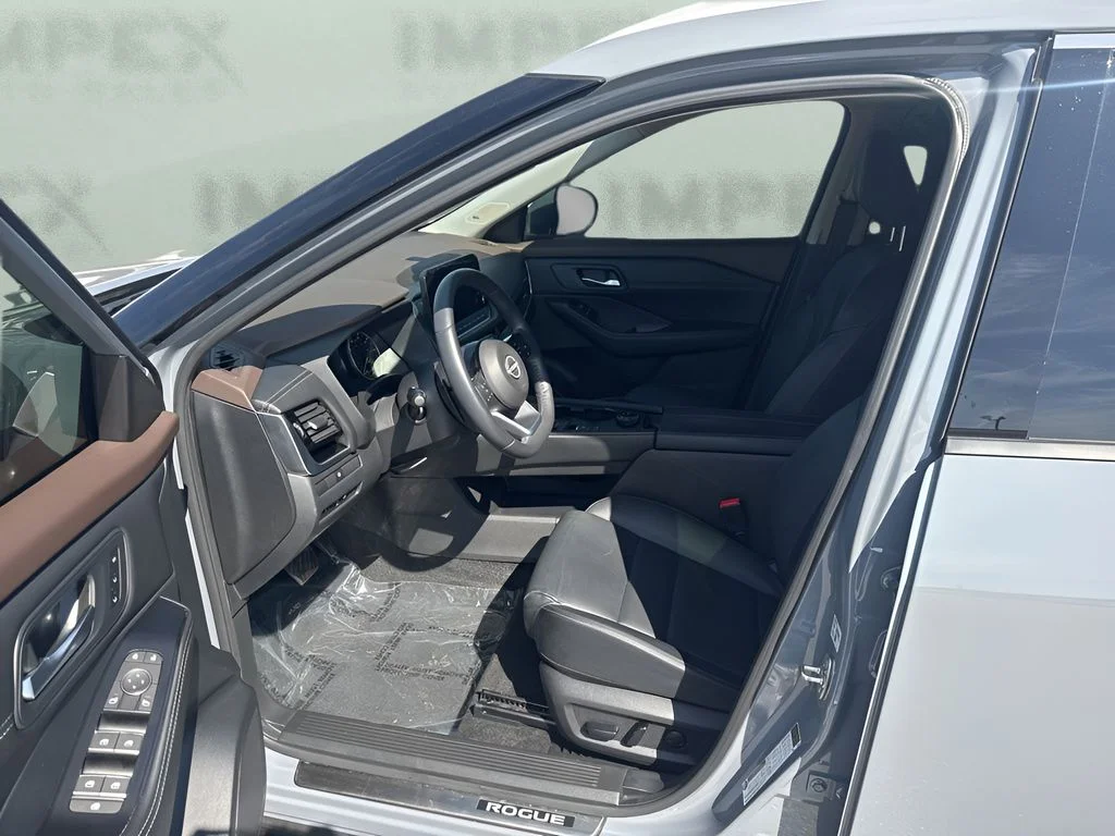 Used 2023 Gray Nissan SL image 9