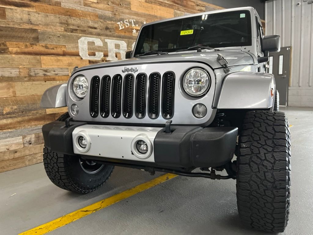 Used 2014 Billet Metallic Clearcoat Jeep Unlimited Sahara image 8