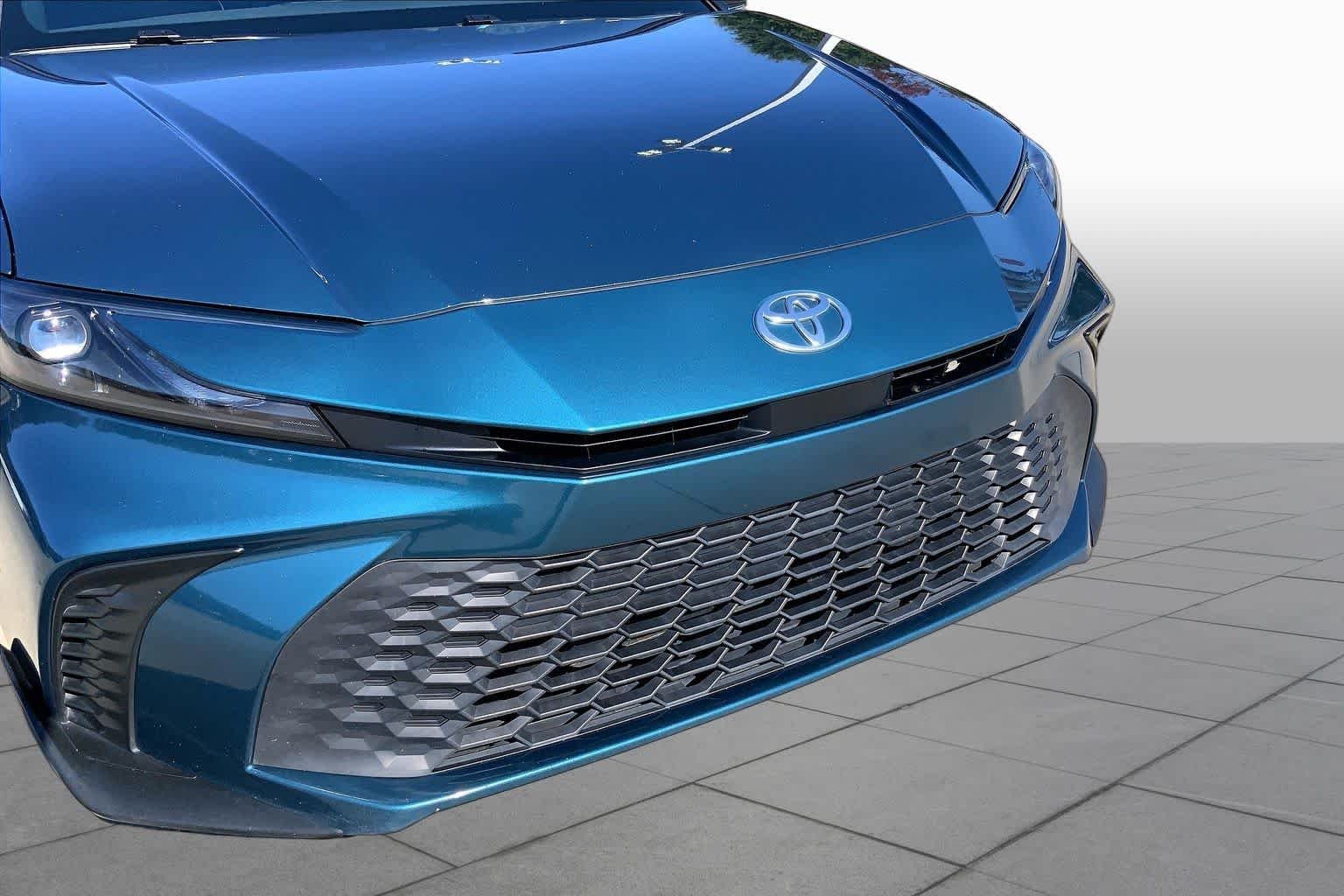 Used 2025 Ocean Gem Toyota SE image 31