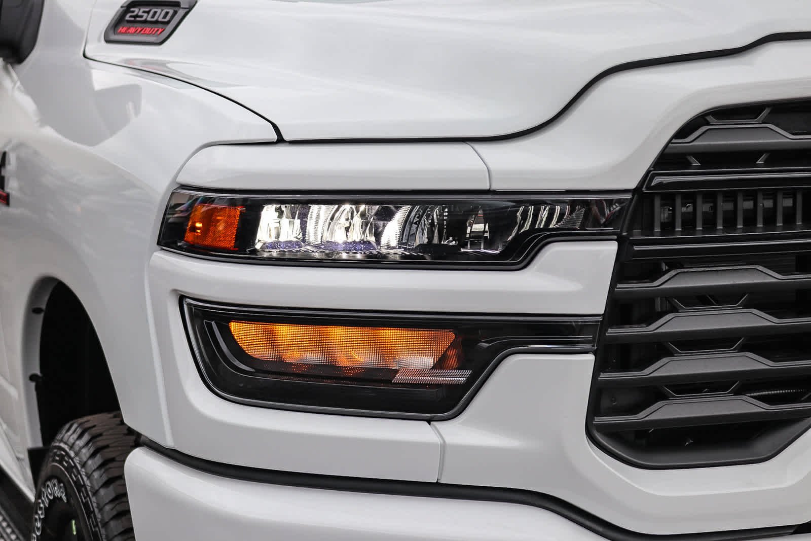 New 2027 Bright White Clear-Coat Exterior Paint RAM Big Horn image 8