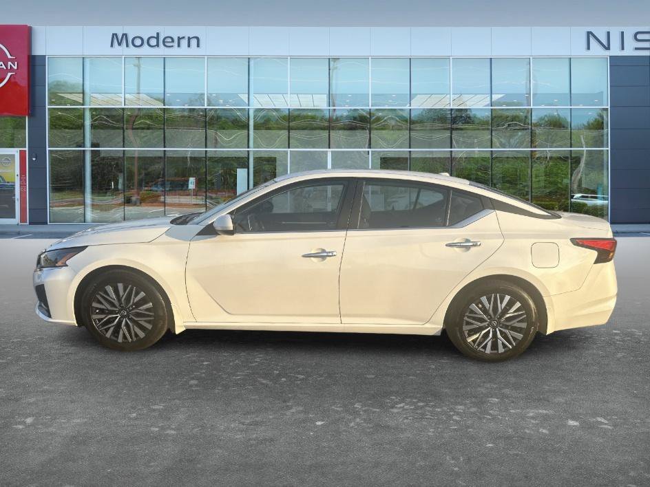 Used 2023 Pearl White Tricoat Nissan 2.5 SV image 8