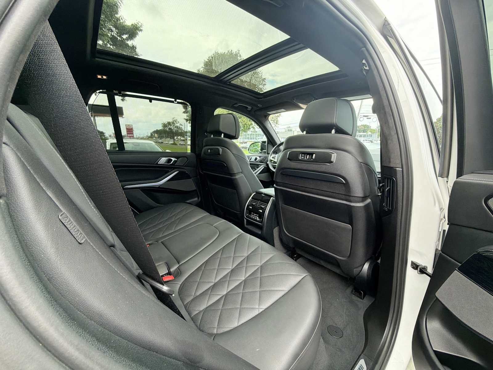 Used 2024 Alpine White BMW xDrive40i image 14