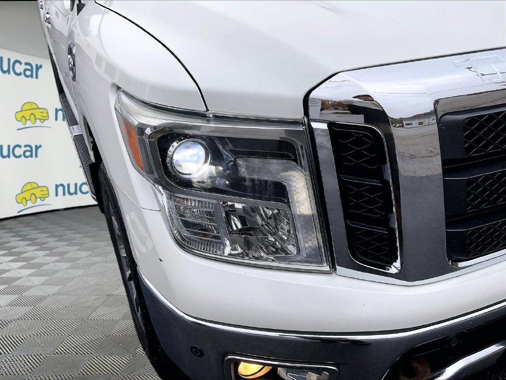 Used 2017 White Nissan SL image 33