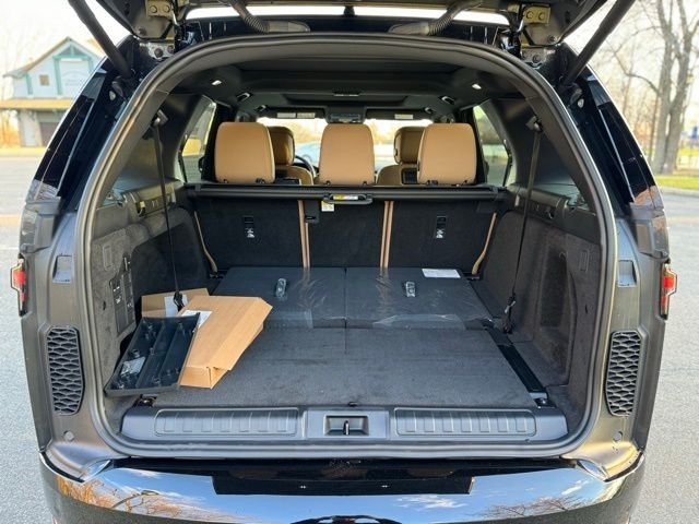 New 2024 Carpathian Grey LAND ROVER Dynamic SE image 10