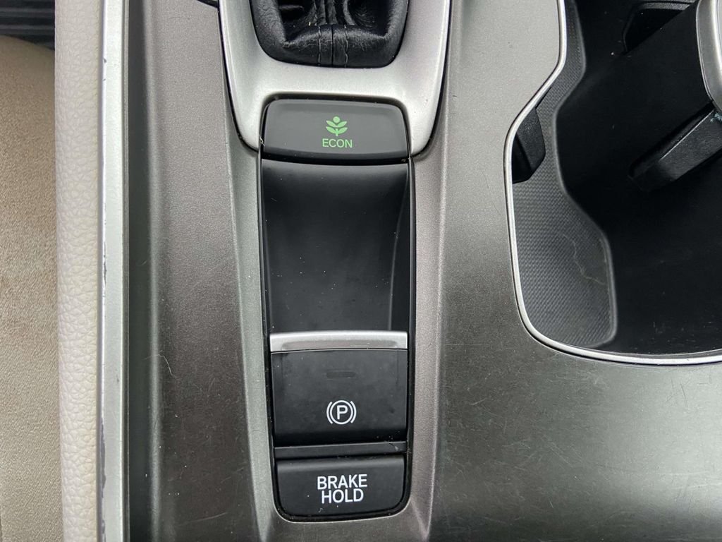 Used 2018  Honda EX image 26