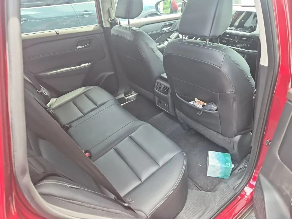 Used 2023 Red Nissan SL image 4