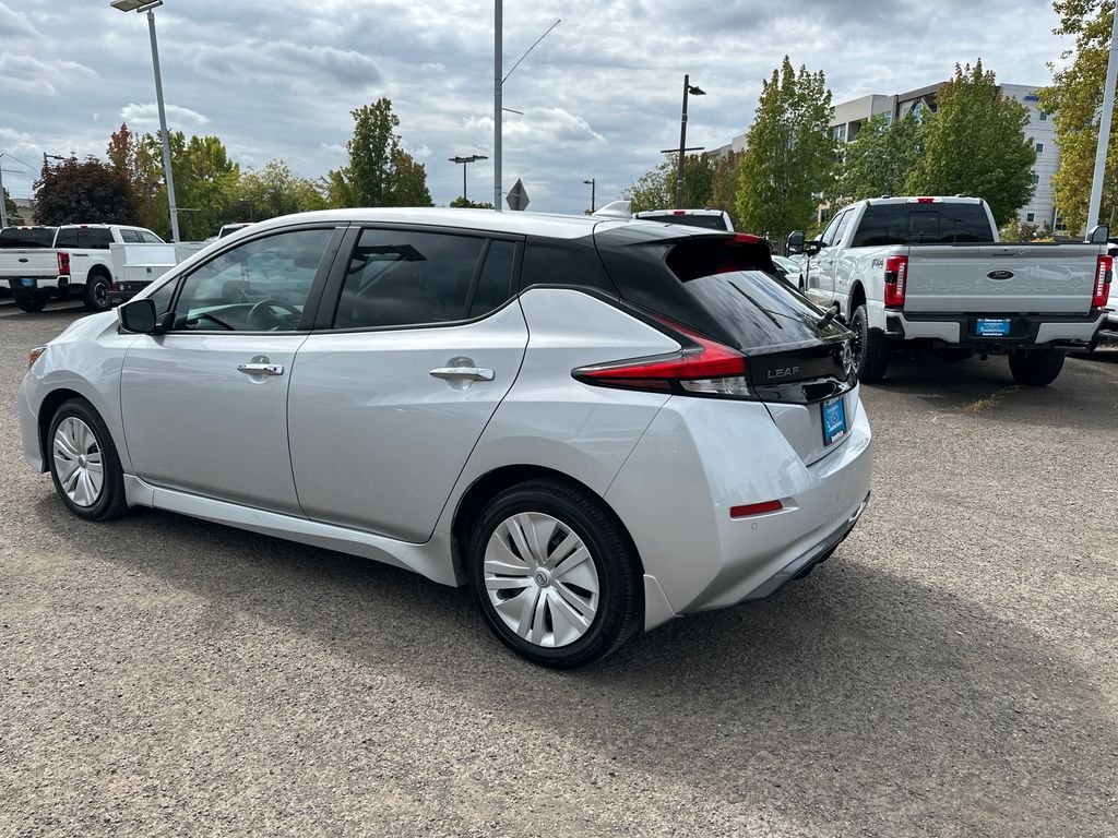 Used 2023 Silver Nissan S image 4