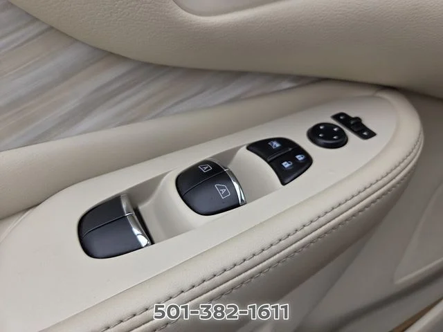 Used 2017 White Nissan Platinum image 29