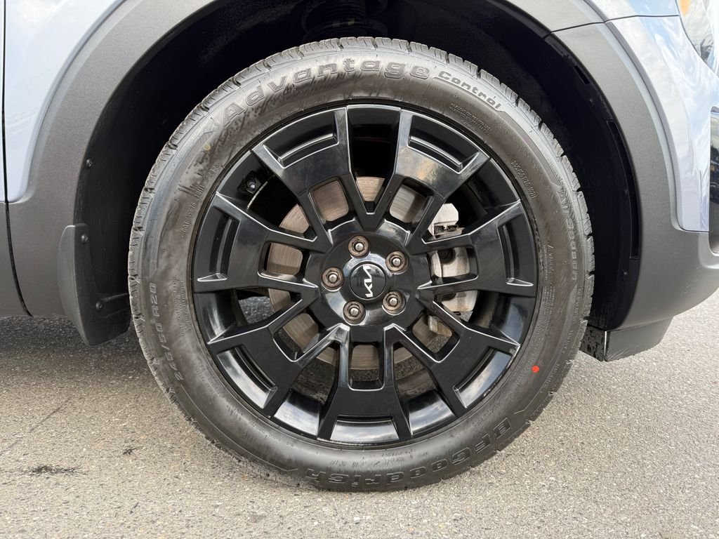 Certified Used 2022 Silver Kia SX image 9