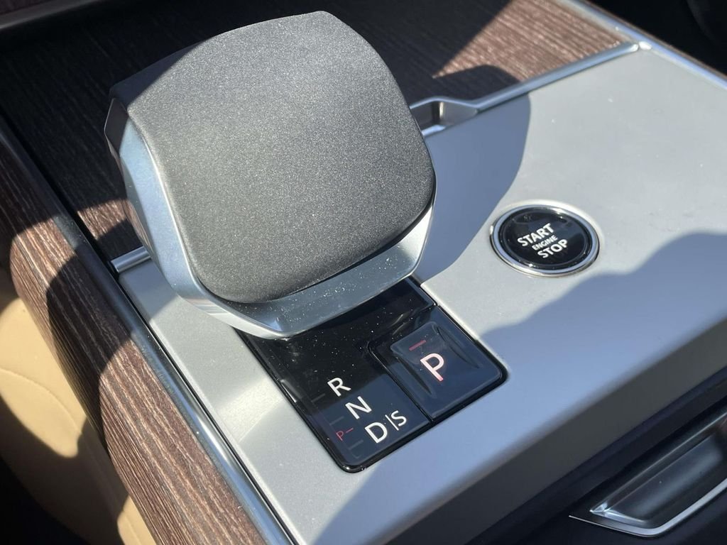 New 2026 Carpathian Grey Land Rover SE image 32