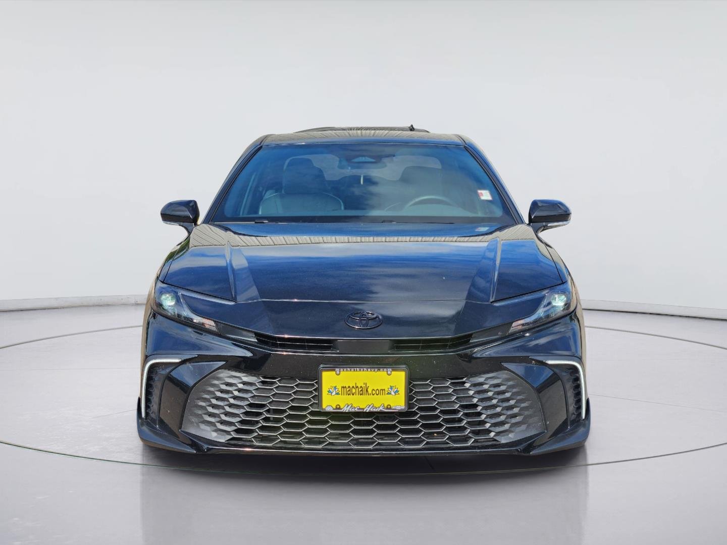 2025 Toyota Camry photo 2 of 33