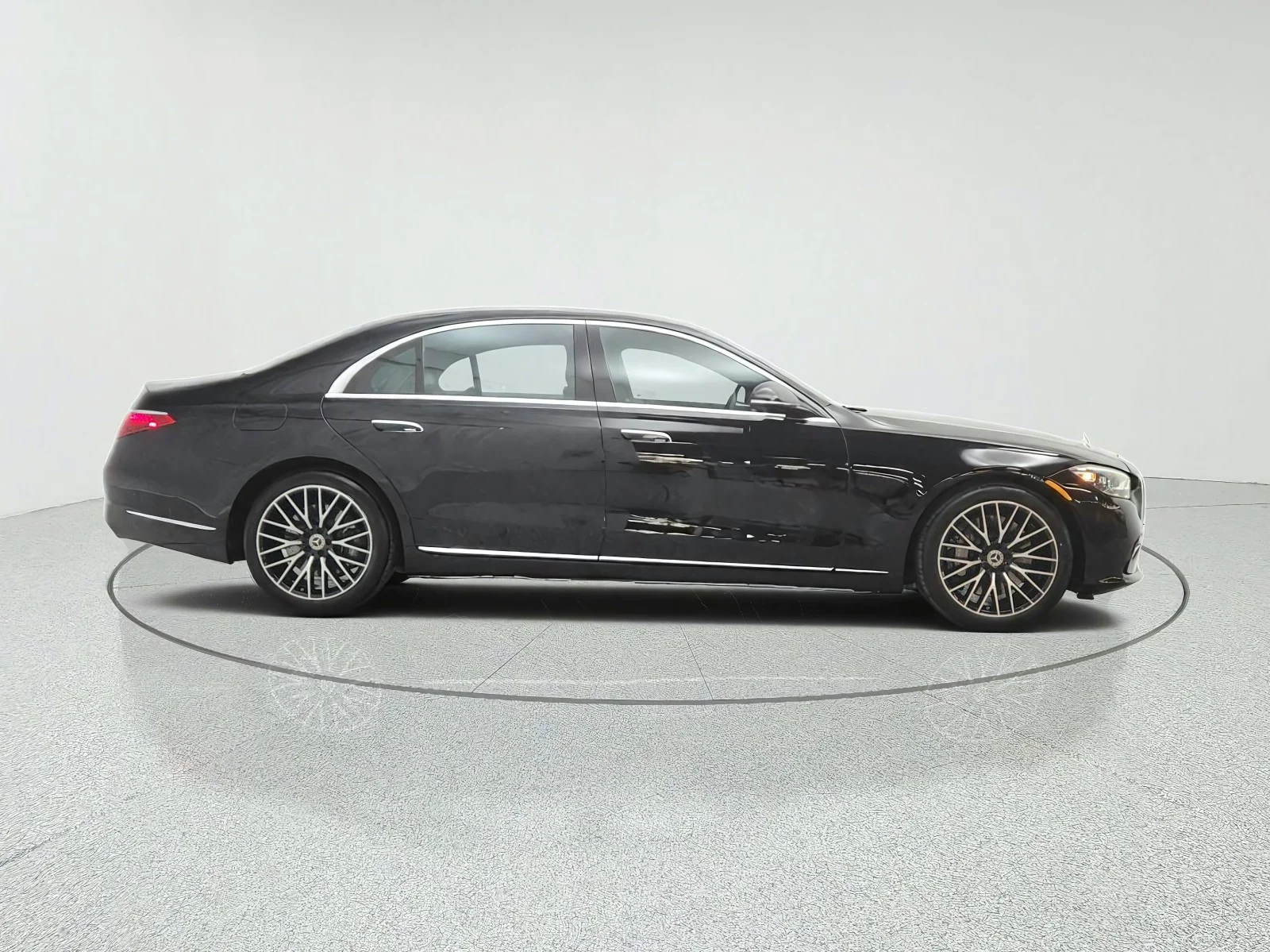 Certified Used 2022 Black Mercedes-Benz S 580 4MATIC® Sedan image 4