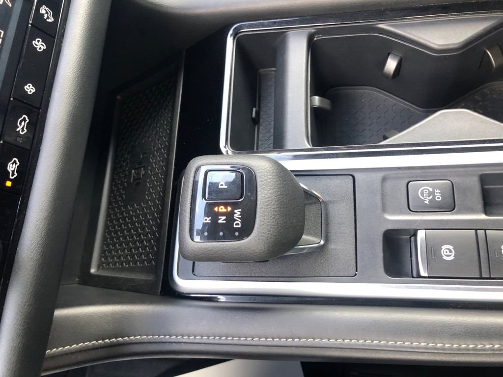 Used 2023 White Nissan SL image 32
