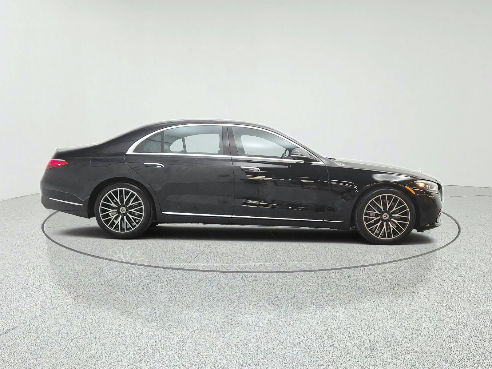 Certified Used 2022 Black Mercedes-Benz S 580 4MATIC® Sedan image 4