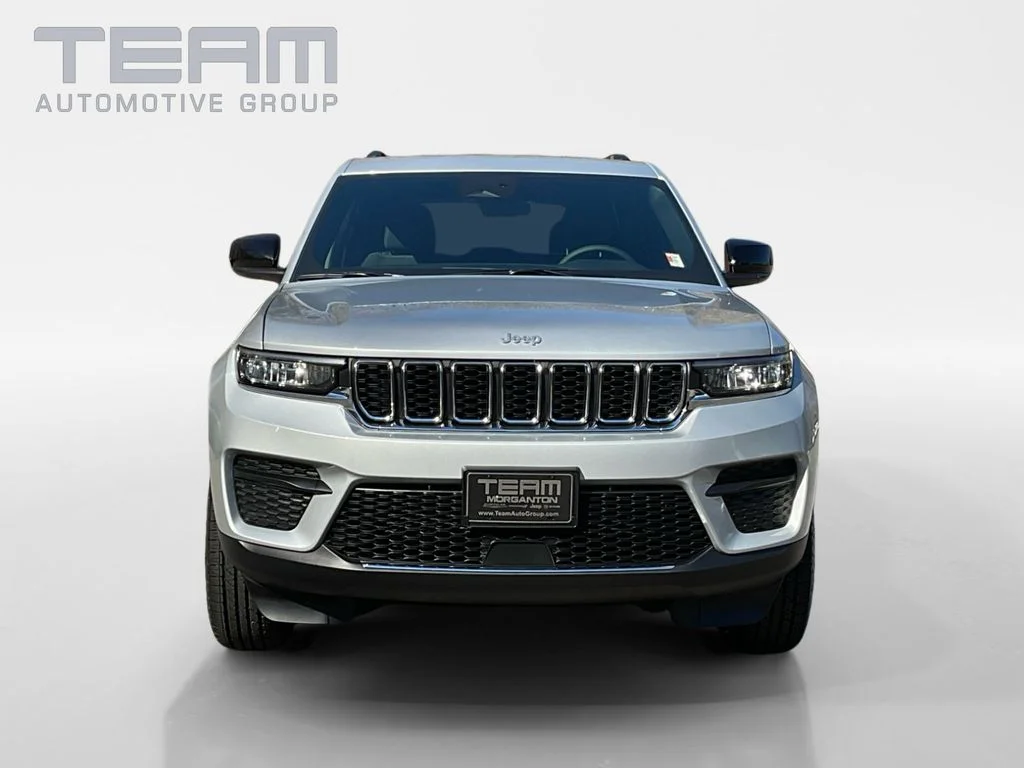 Used 2025 Silver Jeep Laredo image 2