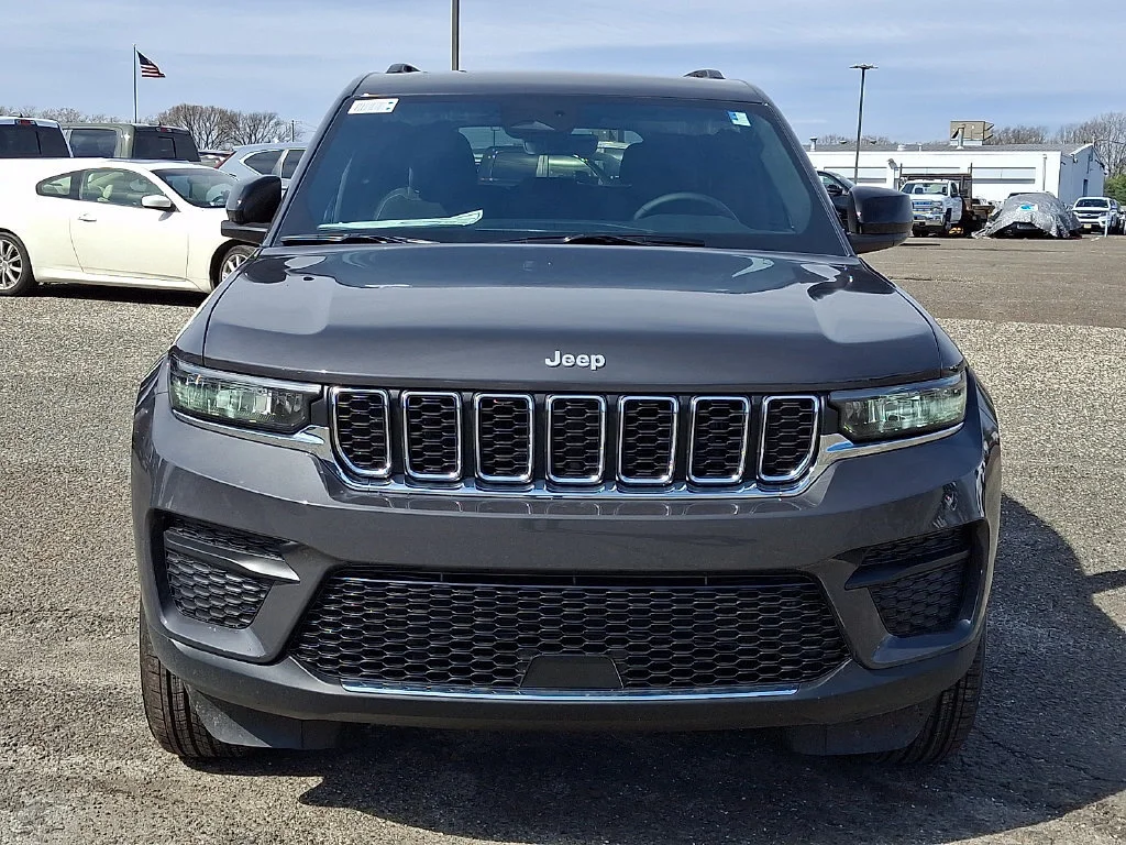 New 2026 Baltic Gray Metallic Clear-Coat Exterior Paint Jeep Laredo X image 2