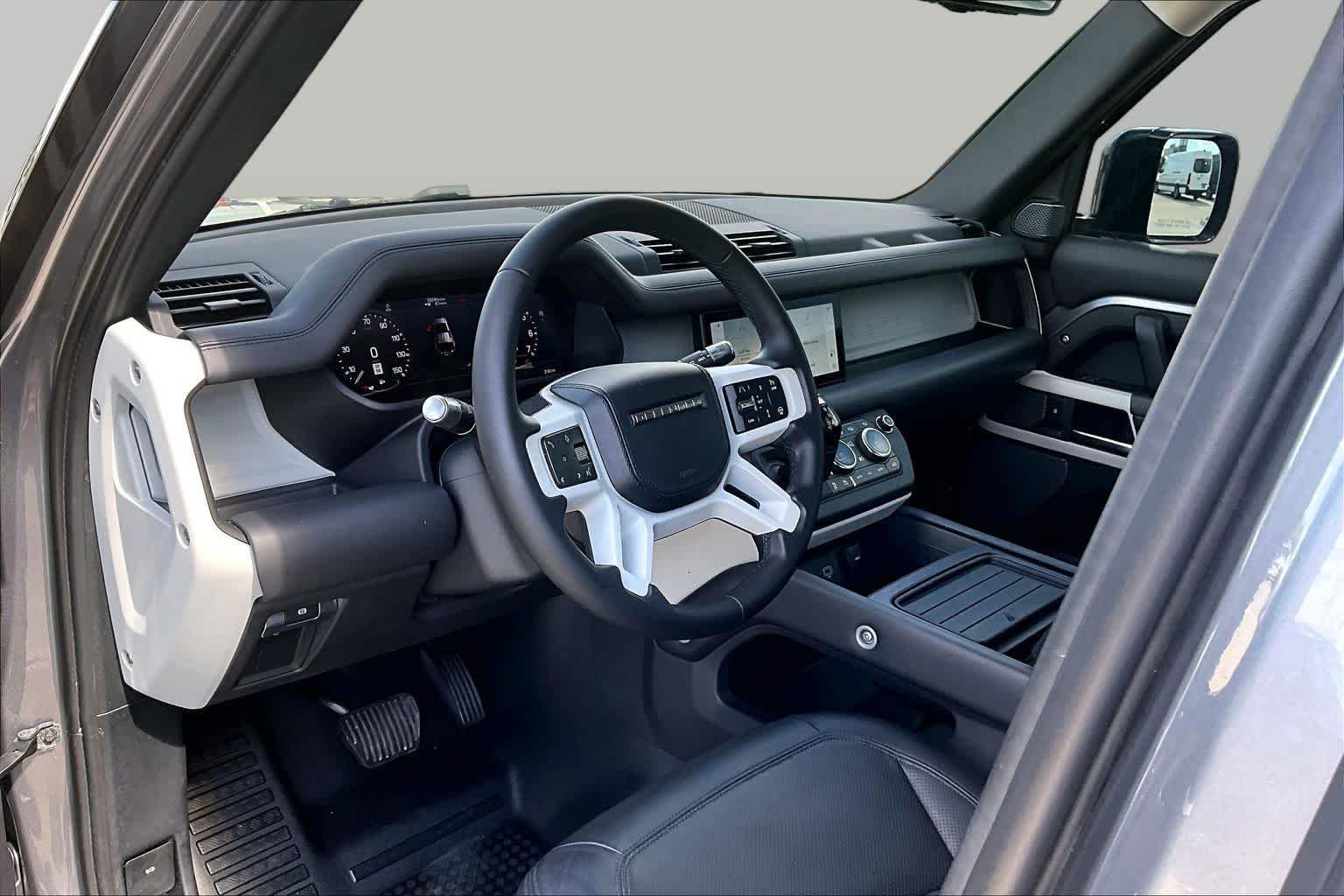 Used 2020 Eiger Grey Metallic Land Rover HSE image 16
