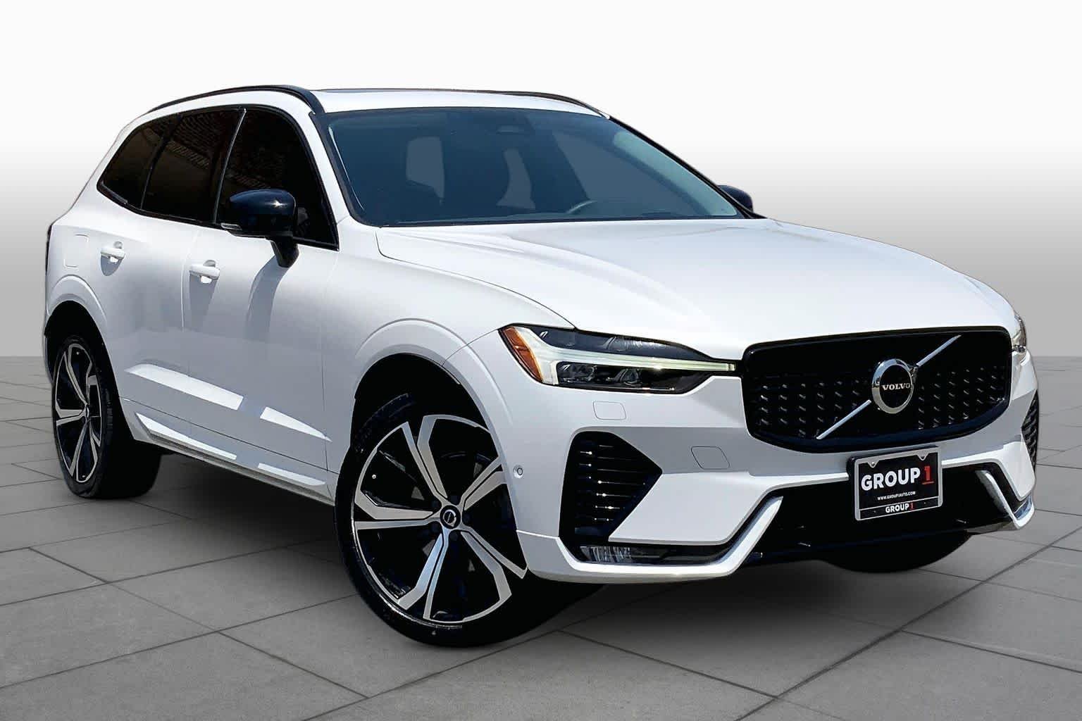Used 2023 Crystal White Metallic Volvo Ultimate Dark Theme image 3