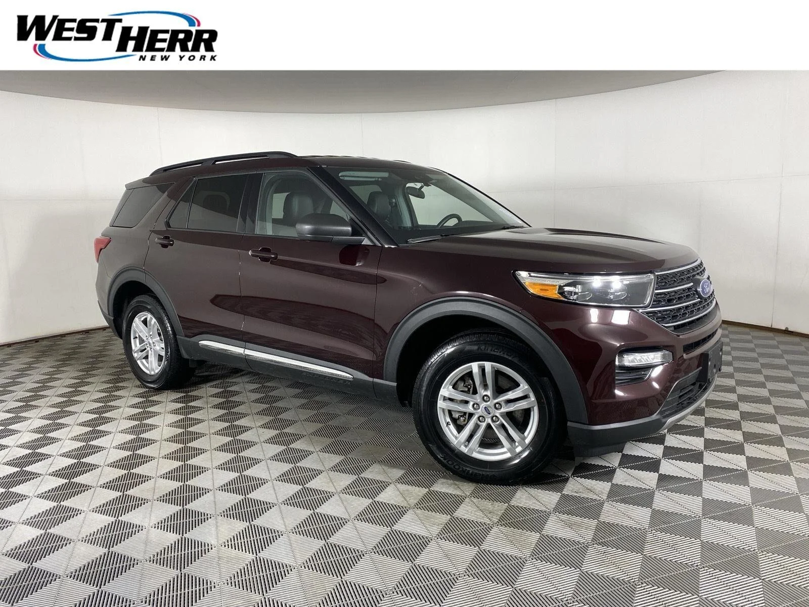 Used 2023 Jewel Red Metallic Tinted Clearcoat Ford XLT image 1