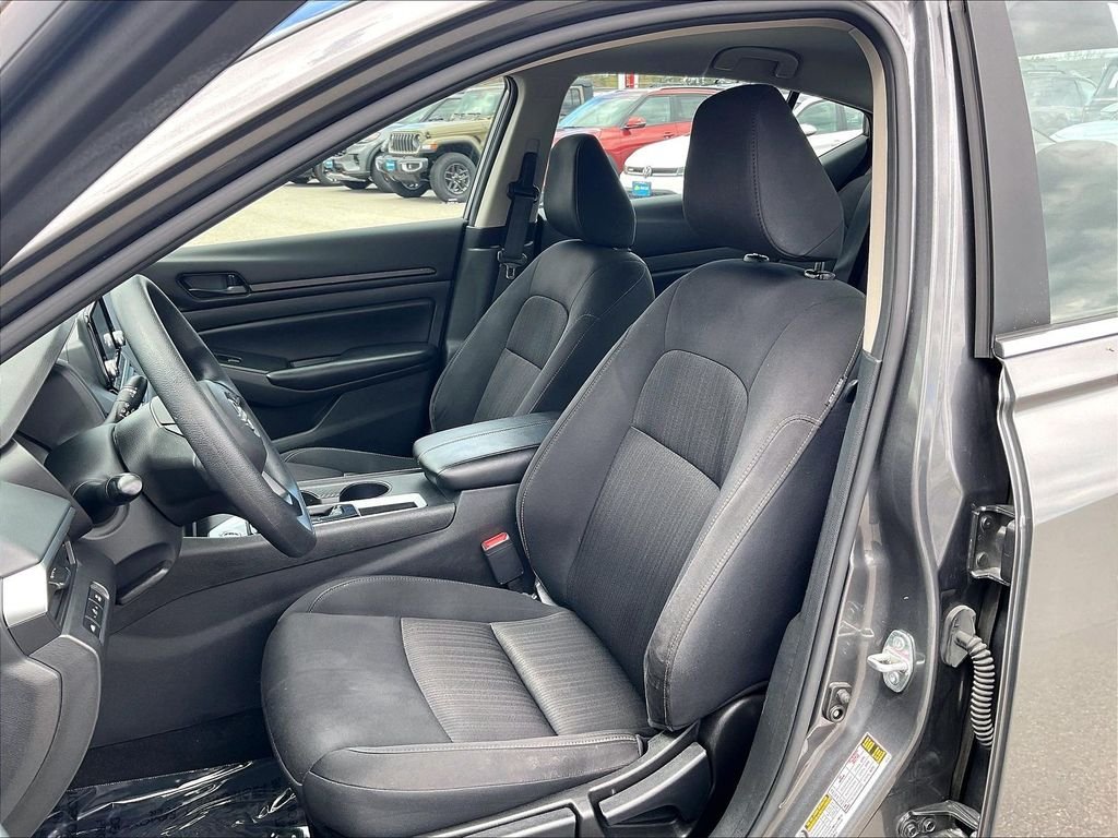 Used 2024 Gun Metallic Nissan 2.5 S image 9