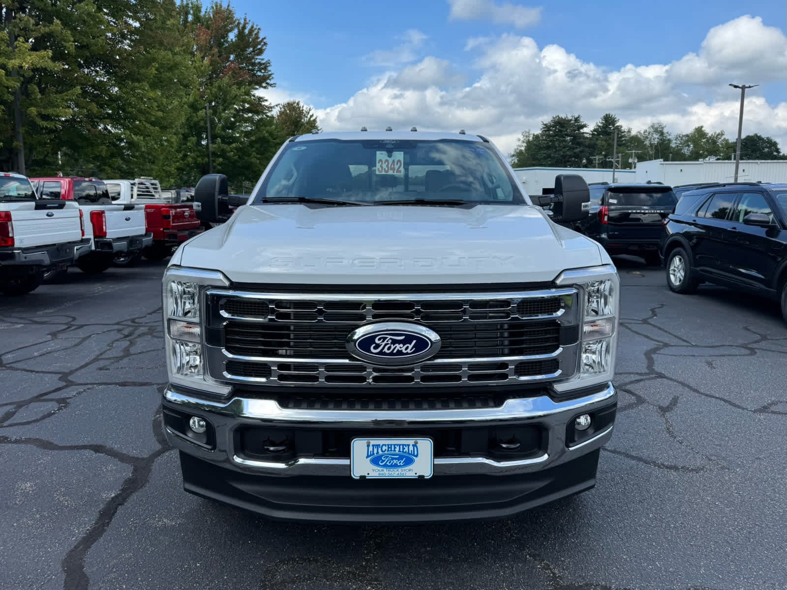 New 2027 Oxford White Ford XLT image 9