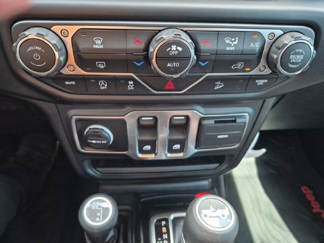 Used 2020 Crystal Metallic Jeep Sport S image 19