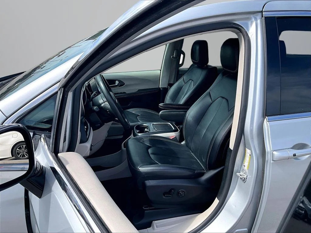 Used 2024 Silver Chrysler Touring L image 26