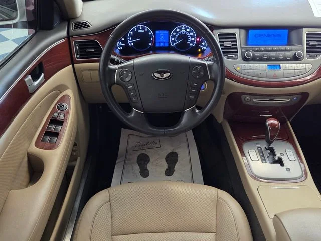 Used 2014 White Hyundai 3.8 image 7