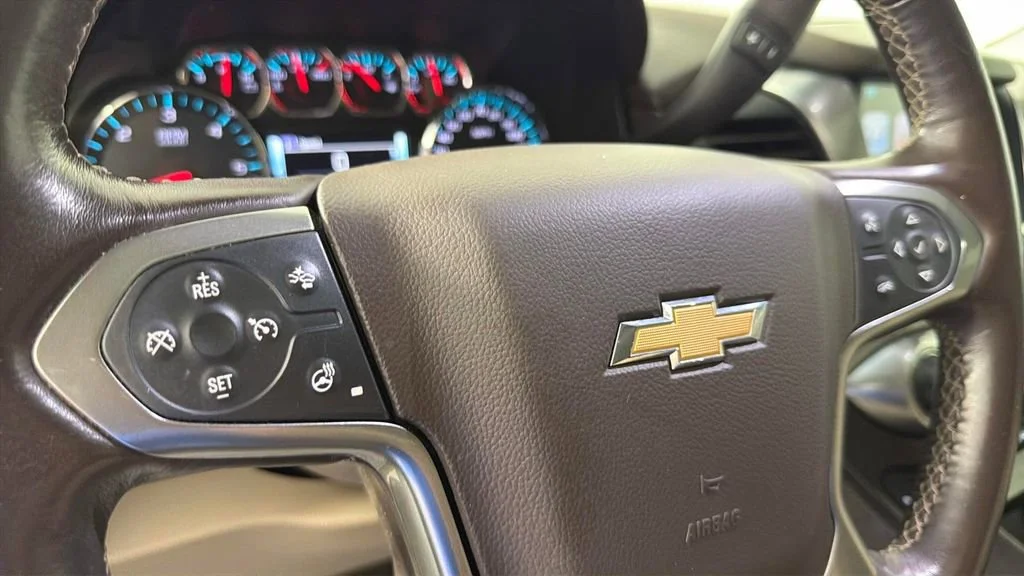 Used 2019 IRIDESCENT PEARL TRICOAT Chevrolet LT image 23