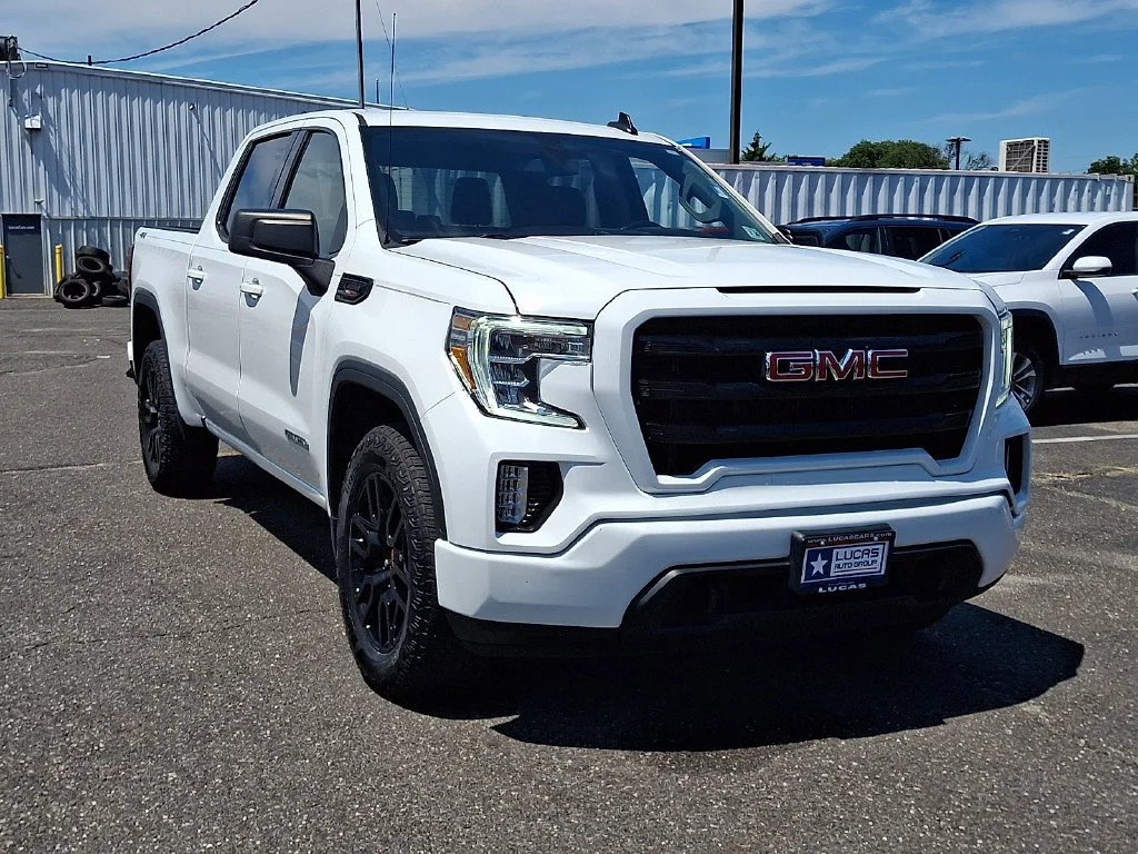 Used 2021 SUMMIT WHITE GMC Elevation image 2