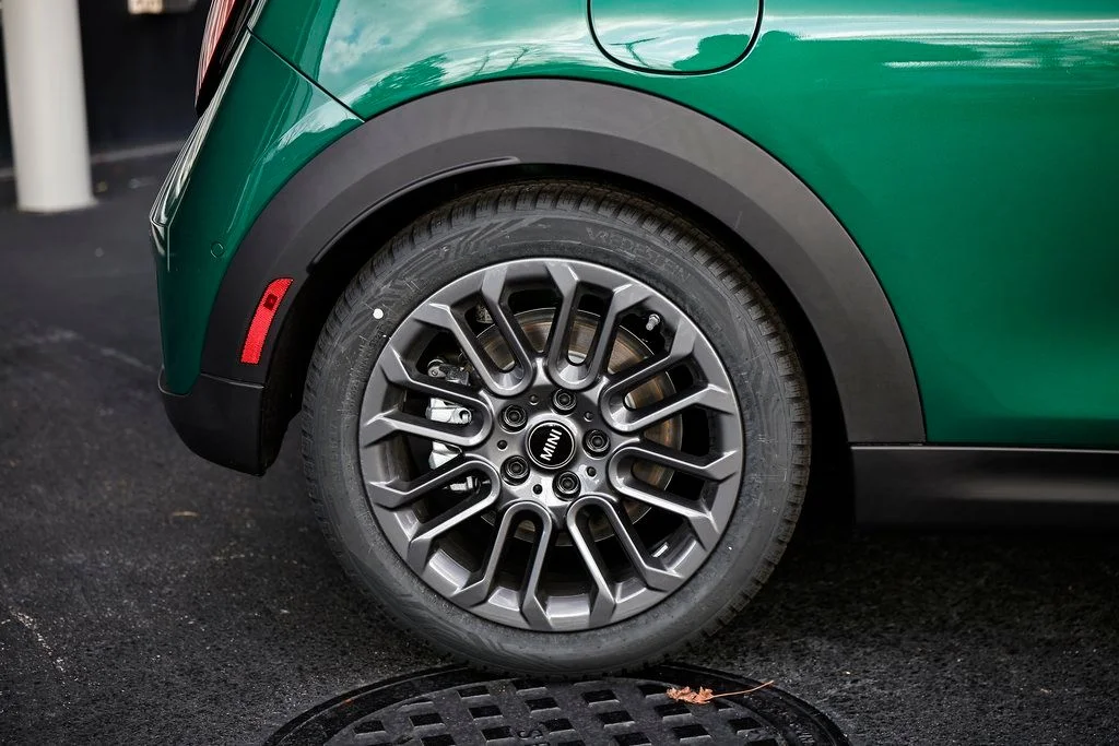 New 2026 British Racing Green Met MINI Signature Plus image 6