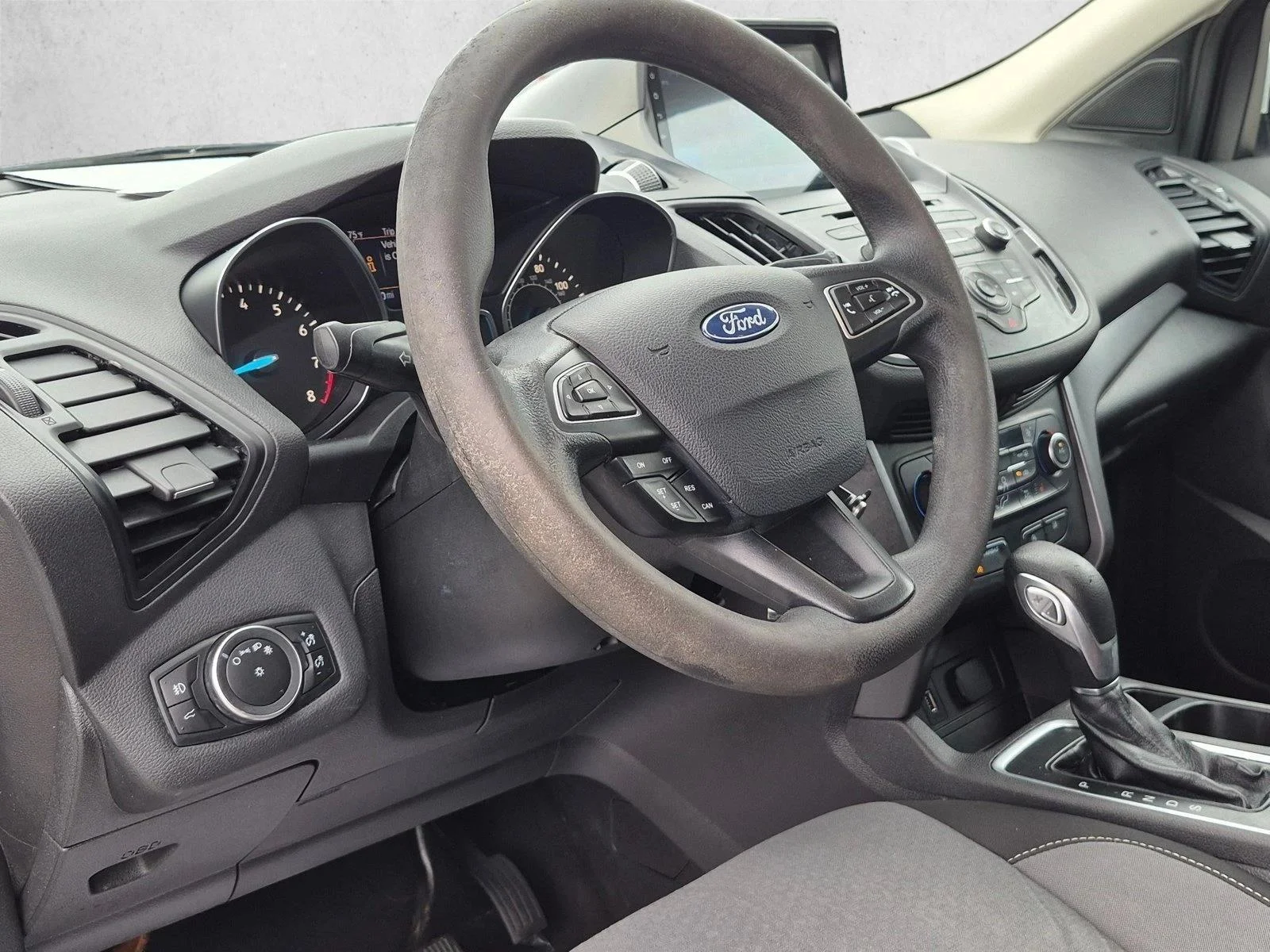 Used 2018 Oxford White Ford SE image 9
