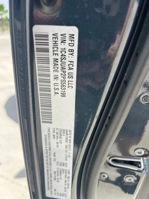 Used 2023  Jeep Base image 16