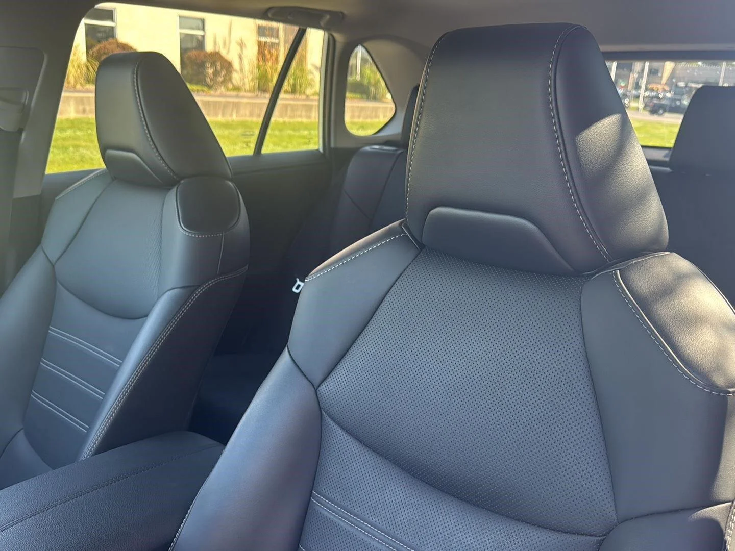 Used 2023 Wind Chill Pearl Toyota Limited image 9