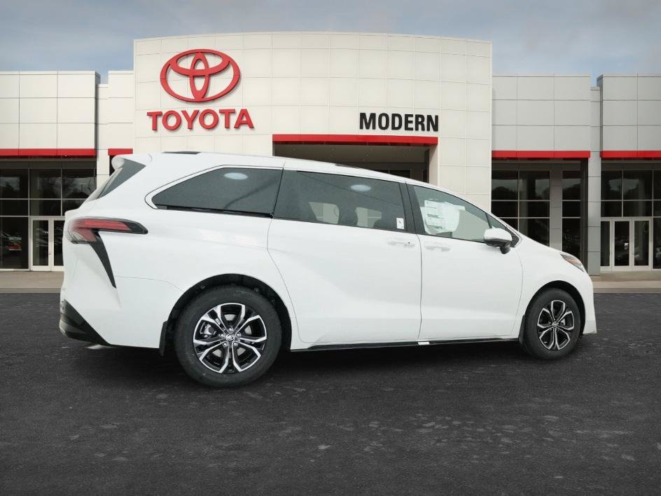 New 2026 Wind Chill Pearl Toyota Platinum image 15