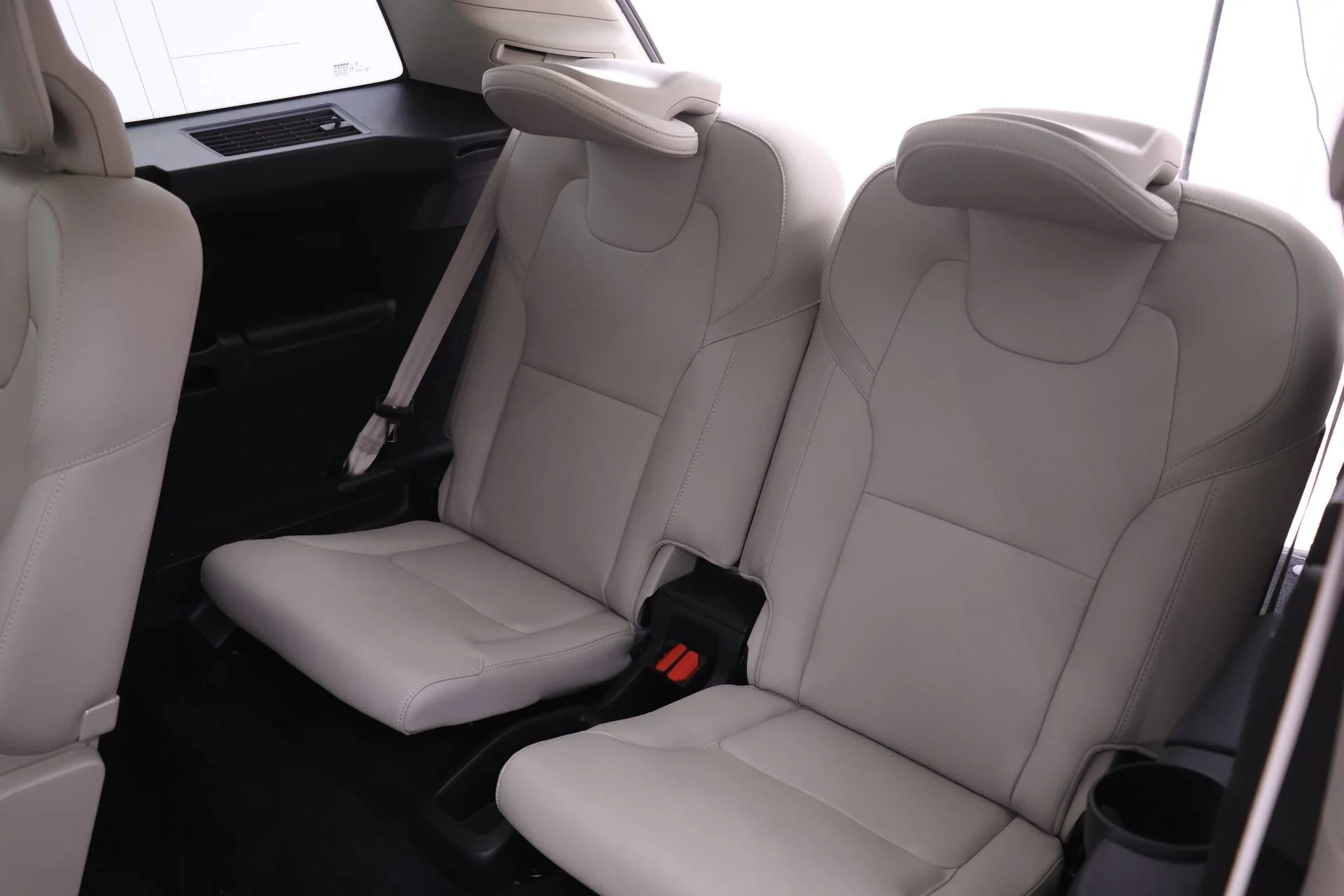Certified Used 2023 White Volvo T8 Plus 6 Passenger image 19