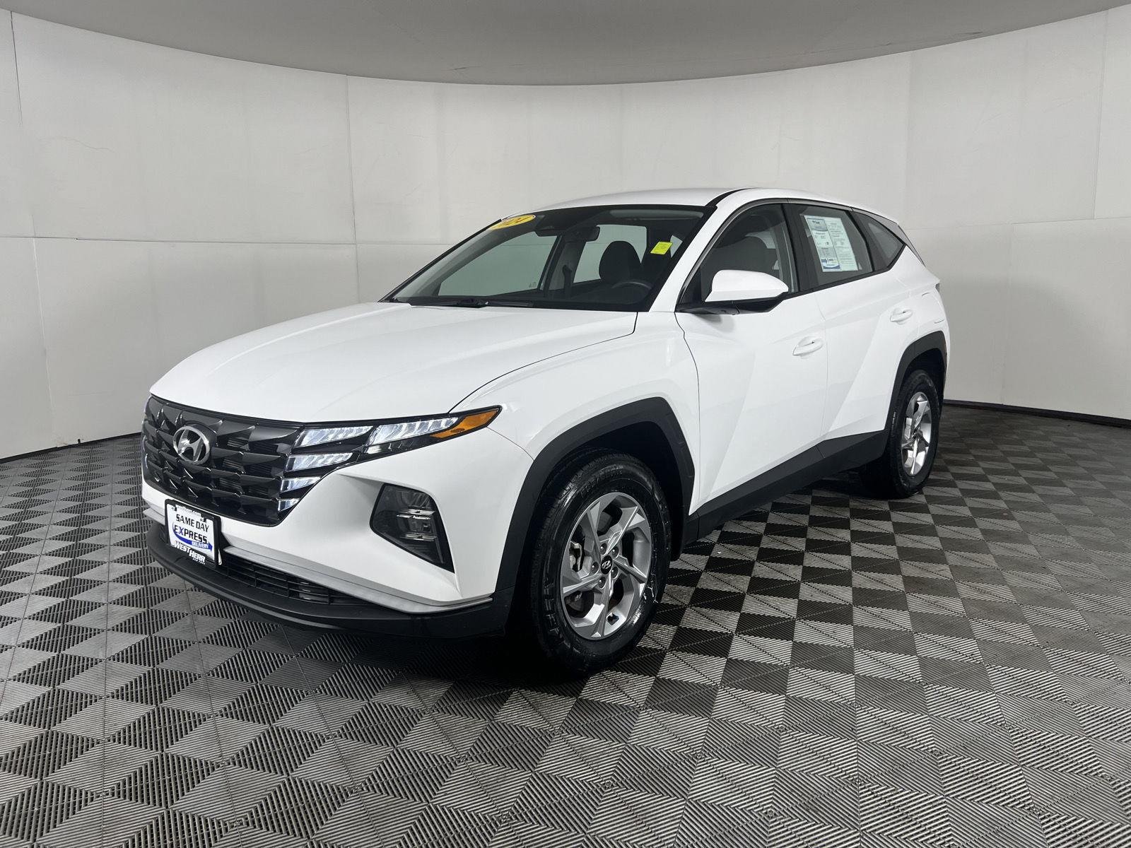 Used 2024 White Pearl Hyundai SE image 15