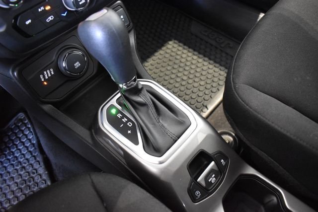 Used 2022 Gray Jeep Latitude image 22