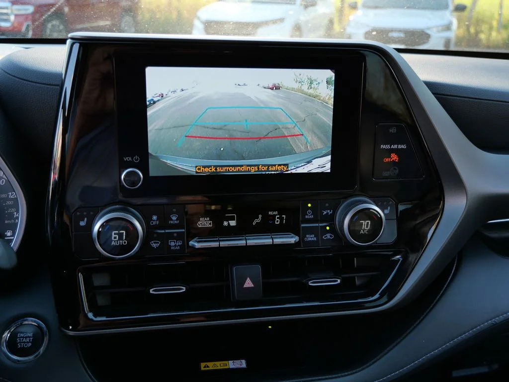 2023 Toyota Highlander XLE - Photo 18